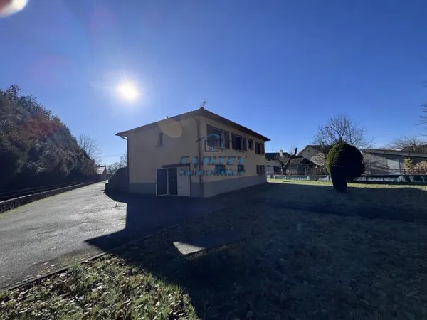 Maison individuelle de 98 m2 sur un terrain de 1021 m2 située sur la commune de FROIDECONCHE