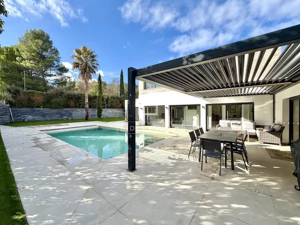 Maison 5 pièces 360 m²