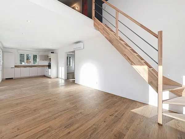 Appartement neuf avec parking, à deux pas du centre et des plages. 