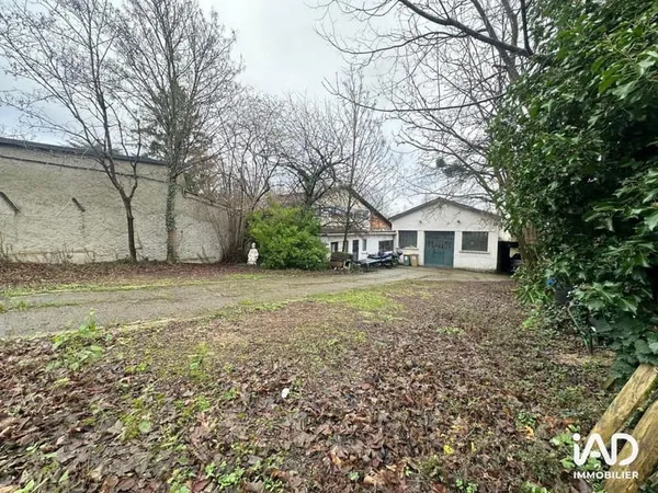 Immeuble commercial 180 m²