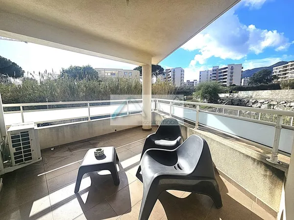 Joli appartement F2 avec belle terrasse