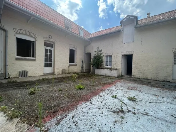 Ferme au carré à vendre 