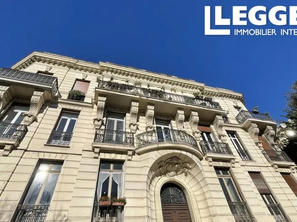 Apt 1er étage sur 2., 4P 145m², balcon 3m², 3 chambres, 1SdB, 1 SdE, 2 wc's. dressing, buanderie. 