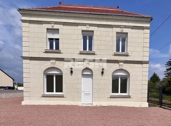 Maison entièrement rénovée de 130 m2, 5 pièces située à Chac