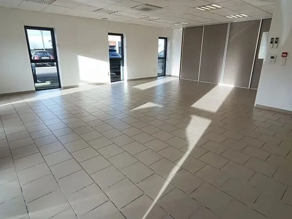 Local 1 pièce 56 m²