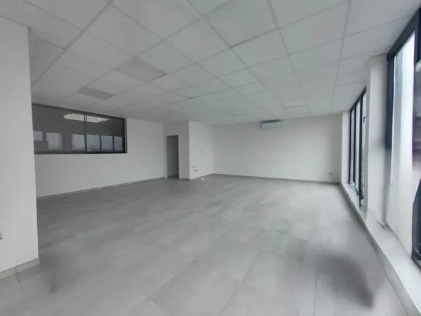 Bureau 150 m²
