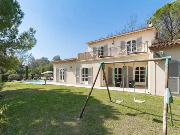 Maison 5 pièces 255 m²