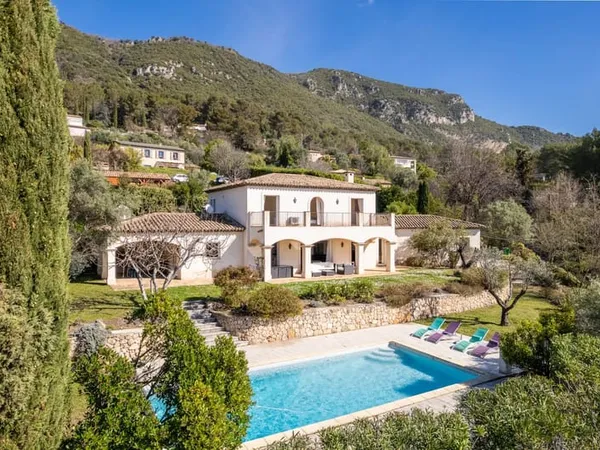 Maison 4 pièces 210 m²