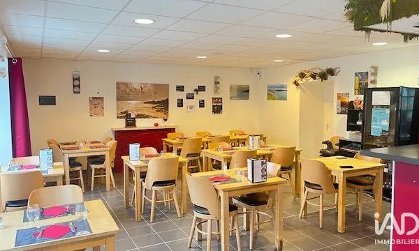 Immeuble commercial 100 m²