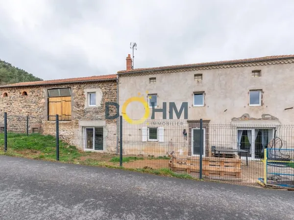 Maison rénovée de 130 m2 avec 5 chambres et grange attenante