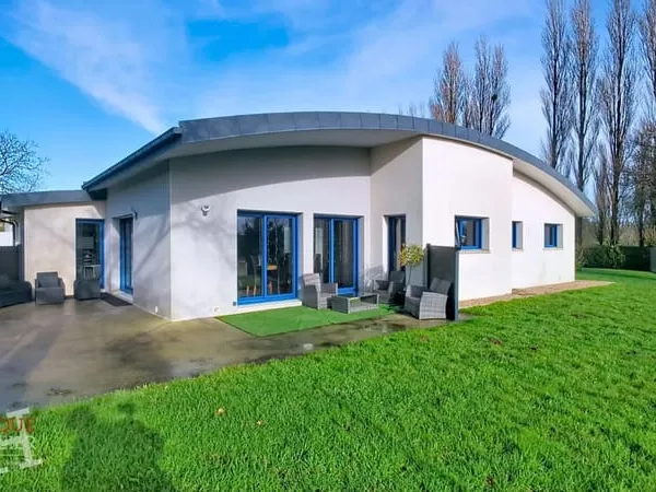 Maison contemporaine à vendre à Plouedern - Référence 2276JL