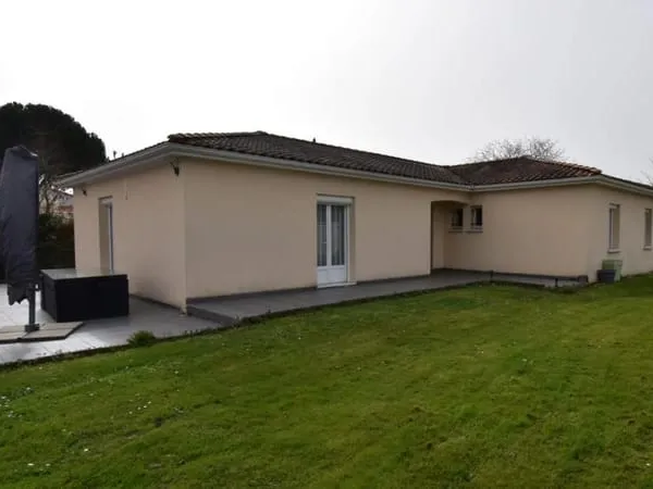 PAVILLON PLAIN PIED 4 CHAMBRES GARAGE PROCHE COMMERCES