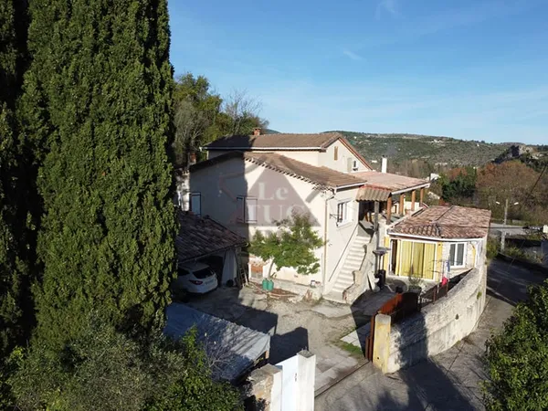 Maison 10 pièces 318 m²