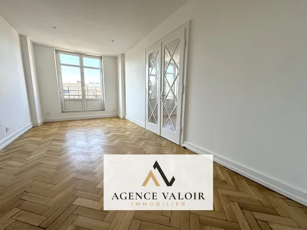 SARREGUEMINES - Appartement F3 - 95m2 - refait à neuf au centre-ville dans un immeuble historique !