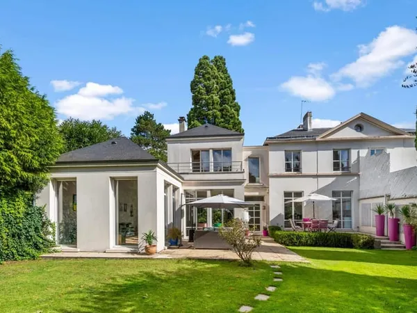 Villa d'Exception à Saint-Germain-en-Laye - 5 Chambres, Jardin, Proche Paris