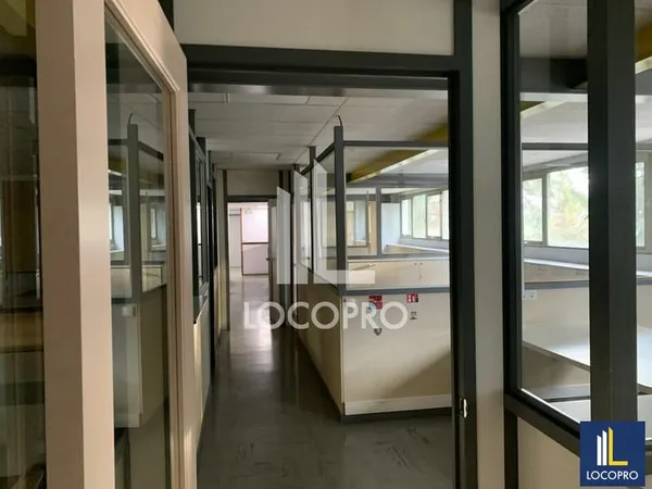 A LOUER - BUREAUX - 270 M2 - SAINT BLAISE