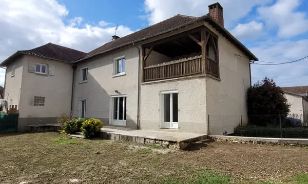 APPARTEMENT T4 DE PLAIN PIED AVEC JARDIN, GARAGE, PARKING.