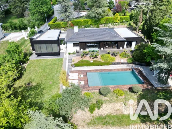 Maison 5 pièces 246 m²