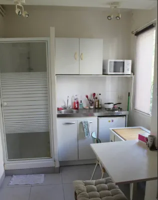 Studio / 13m² / Pont de Neuilly (Ligne 1)