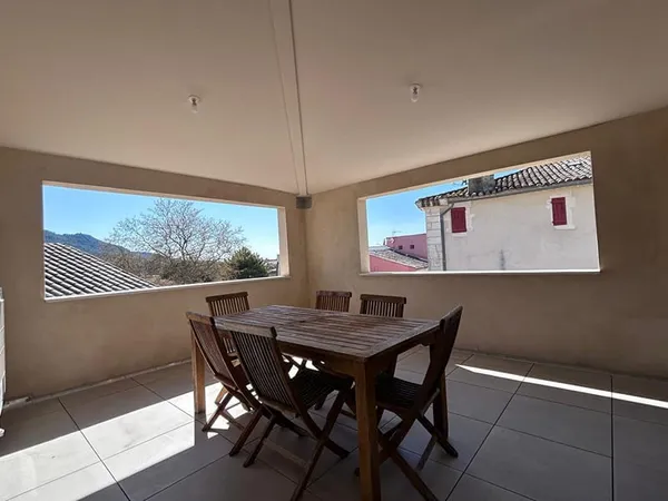 Saint Paul Trois Châteaux, A louer Maison de village meublée avec garage et terrasse