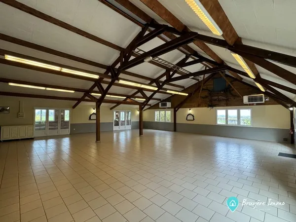 Local commercial 4 pièces 404 m²