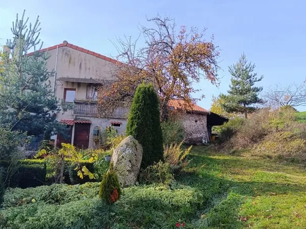 CORPS DE FERME RENOVE DE 154 M2 SUR UN TERRAIN DE 6193 M2