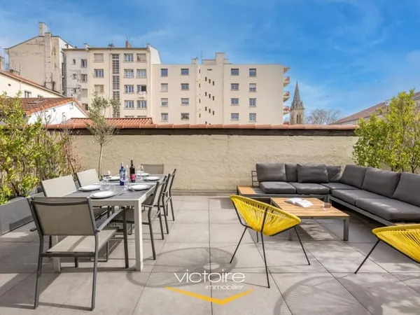 Coeur de Montchat - Superbe T4 - 2 SDE - Terrasse de 32 m² avec vue sur le clocher de Montchat