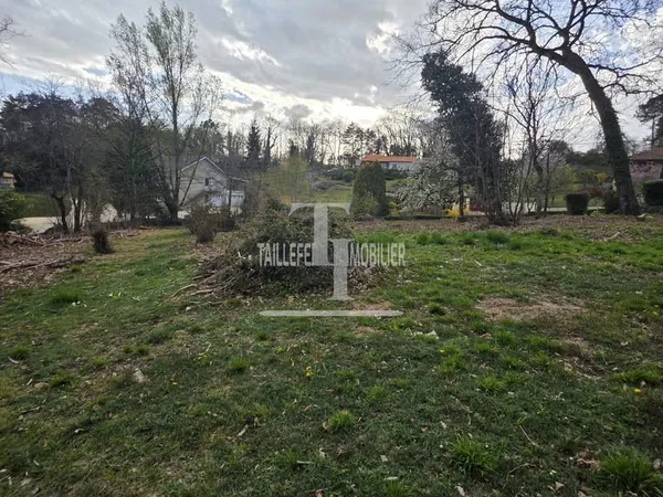 Terrain 1300 m²