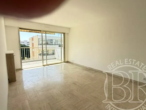 Cannes a vendre a deux pas de Martinez appartement type 3 avec deux terrasses