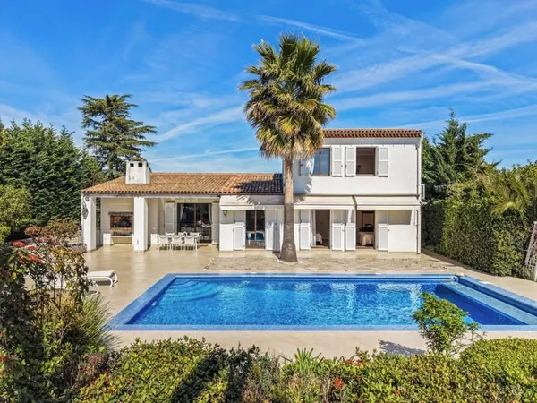 Maison 4 pièces 303 m²