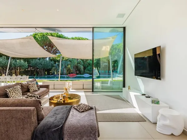 Maison 6 pièces 320 m²
