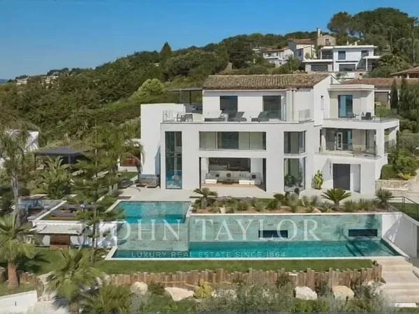 Villa moderne avec 7 chambres à louer proche Cannes - Vue mer, piscine chauffée, salle de sport