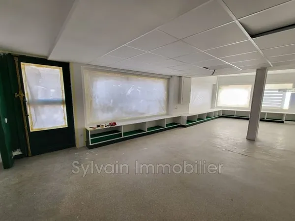 Immeuble commercial 85 m²