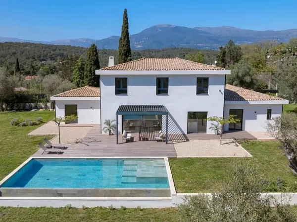 Maison 5 pièces 260 m²
