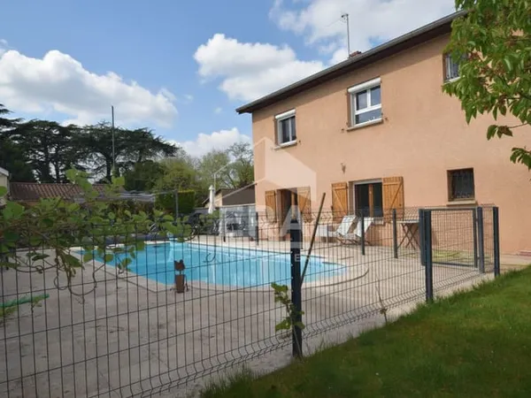 A LOUER -Maison meublée T5 de plain-pied avec piscine -CHAZAY-D'AZERGUES