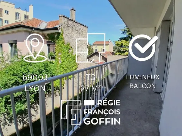 Studio spacieux avec balcon sur cours et parking