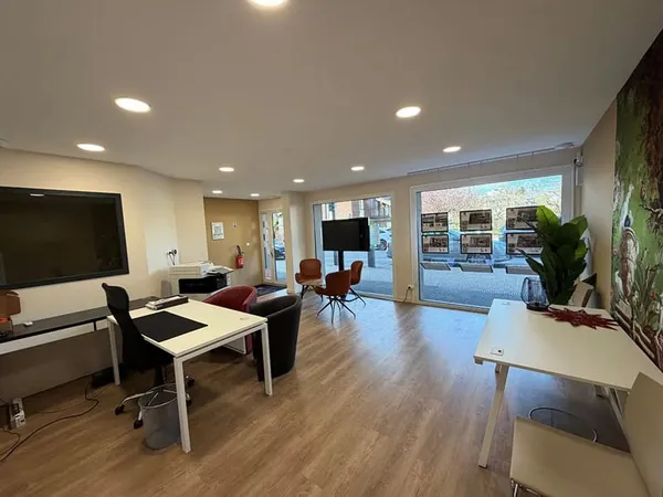 Commerce Location Saint-Genis-Pouilly 3p 47m² 1498€