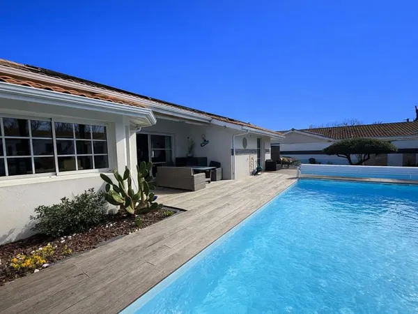 Gujan-Mestras - Quartier Meyran Maison contemporaine de plain-pied avec piscine