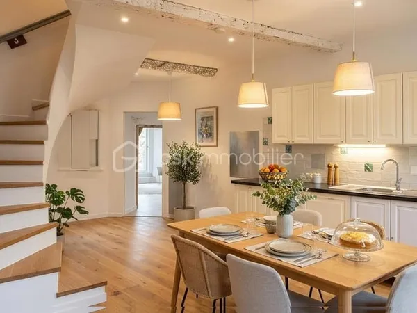 A Saint Thibery, Maison de village au charme authentique avec petite cour intérieure
