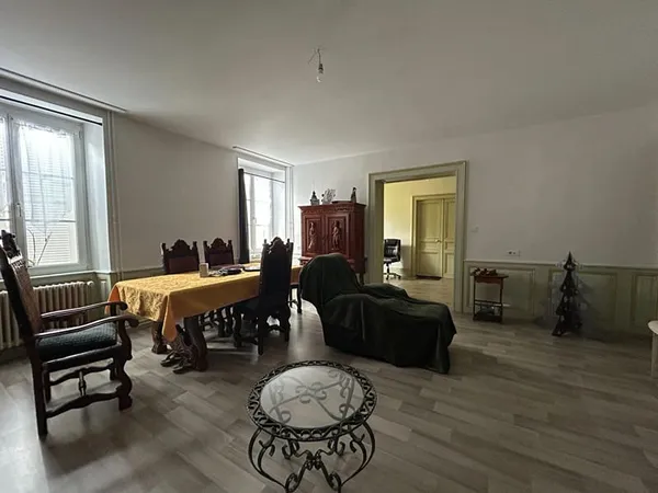 APPARTEMENT LOUE CENTRE VILLE LURE 128 M2 5 PIECES