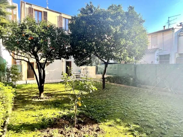 A vendre Superbe et rare Maison de ville à Nice!