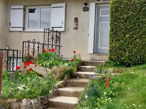 STE GENEVIEVE-DES-BOIS -45- / Maison 4 PIECES avec sous-sol total, garage et jardin