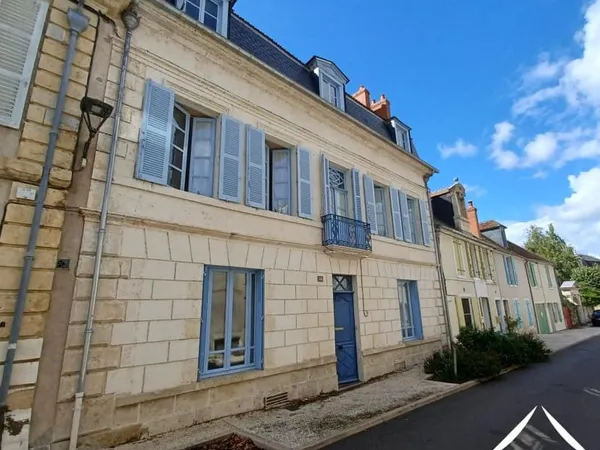 Charmante maison près de la Loire alliant élégance historique, espaces de vie généreux dans un cadre