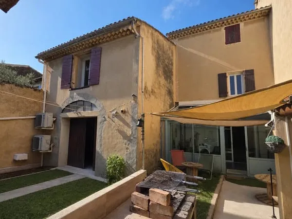 Maison de village de 172m² avec 3 Chambres + studio avec revenu locatif , jardin et garage de 32m²