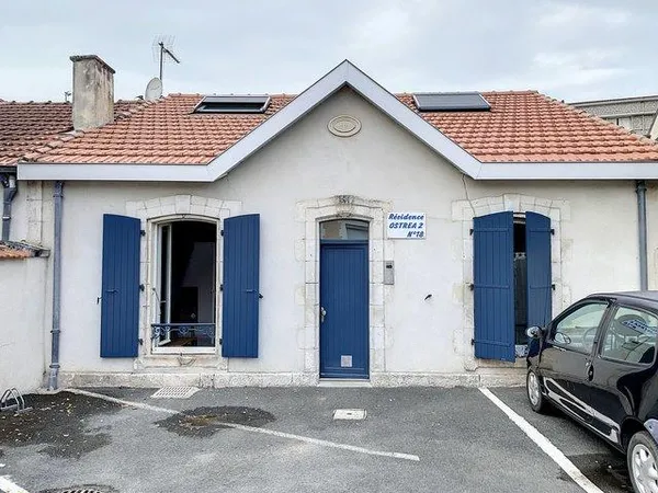 Appartement studio en fuplex à La Rochelle, avec charges me