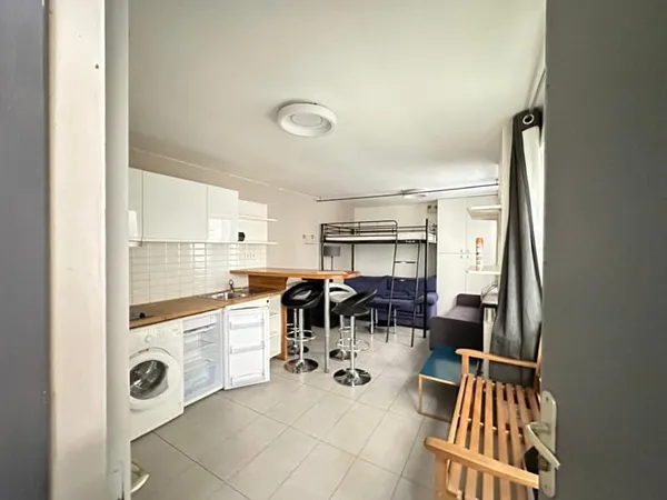 Une pièce - Paris 18 - 21m²
