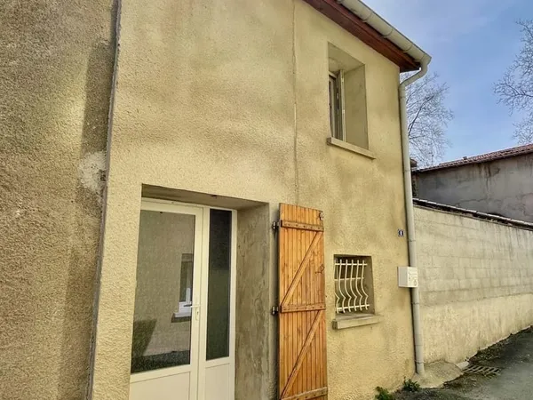 Axe Réalmont - Castres, maison de village T2 bis meublée