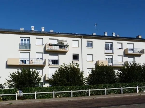 TOUCY - APPARTEMENT T5 en RDC