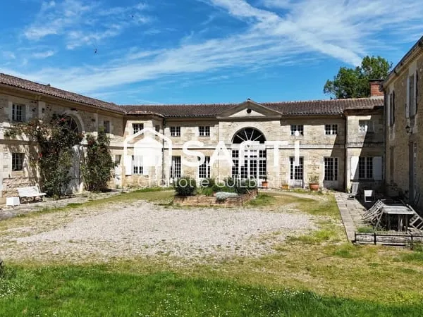 Maison 24 pièces 820 m²