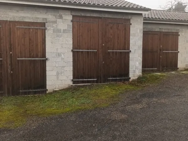 Garage camping car fermé indépendant à Figeac